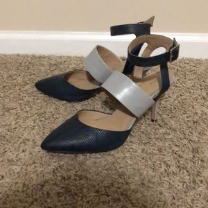 Sole society blue/gray ankle strap pumps